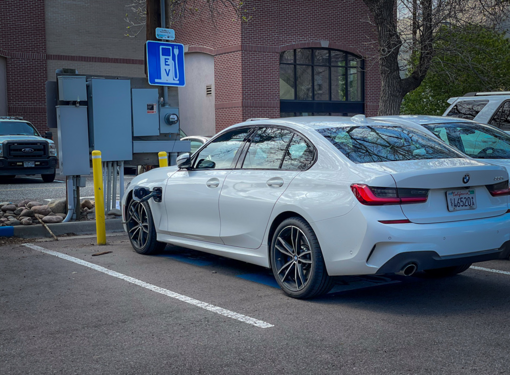 2021 BMW 330e